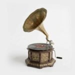 6 Rorner  Gramaphone Golden - Image 2